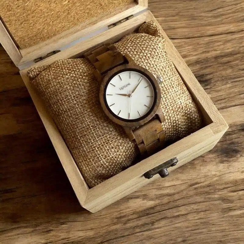 ساعات خشبية